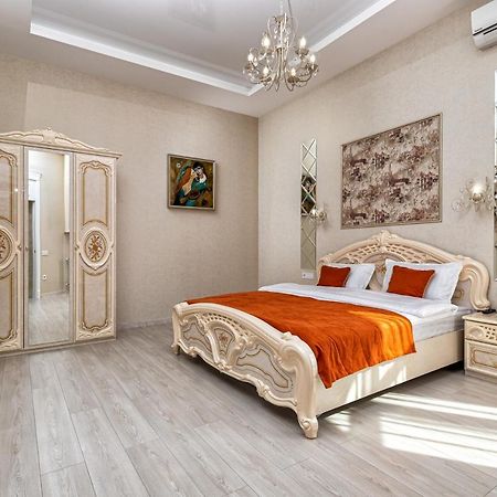 2 Bedroom Apartment Tykha Street City Center With Parking Place Lemberg Exterior foto