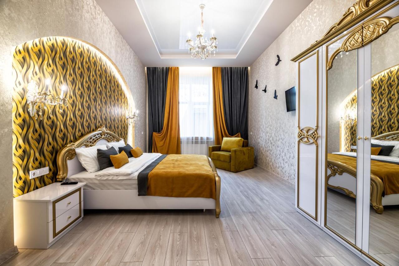 2 Bedroom Apartment Tykha Street City Center With Parking Place Lemberg Exterior foto
